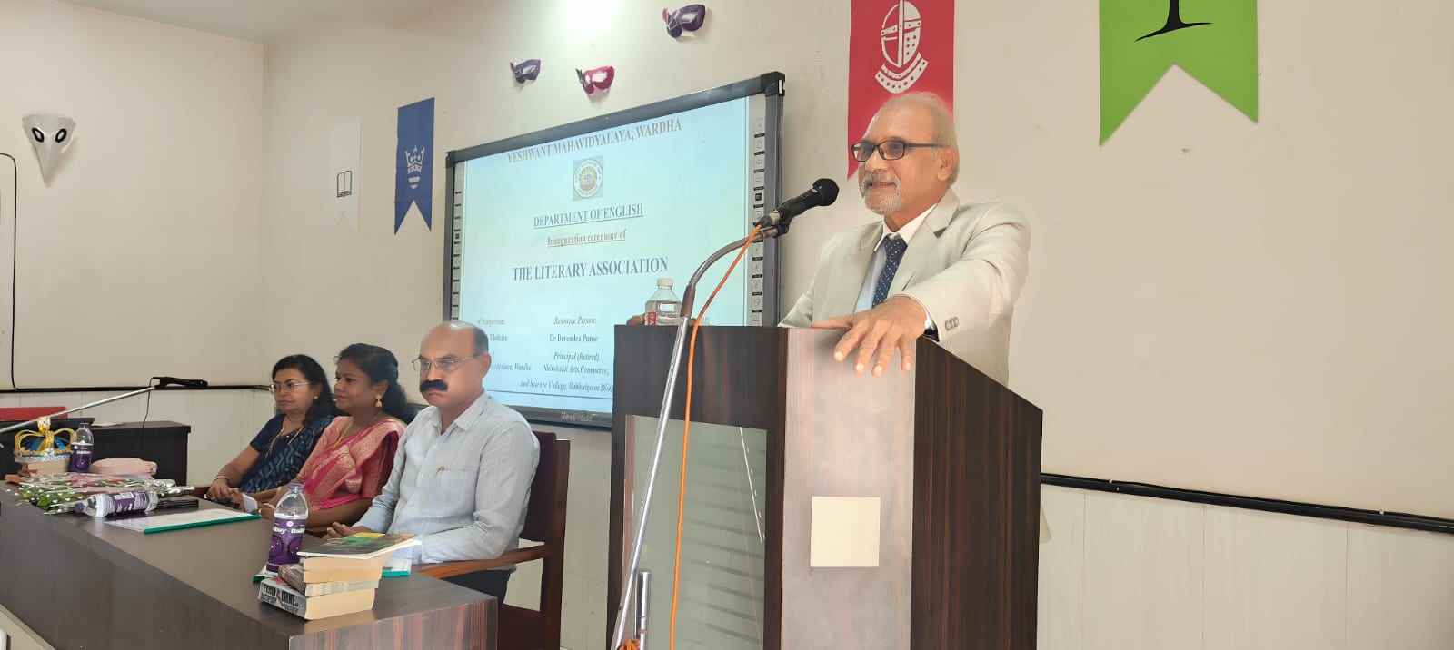 शास्त्रीय साहित्यातील भावनांची जागा कृत्रिम बुद्धिमत्ता घेऊ शकत नाही — डॉ. देवेंद्र पुनसे